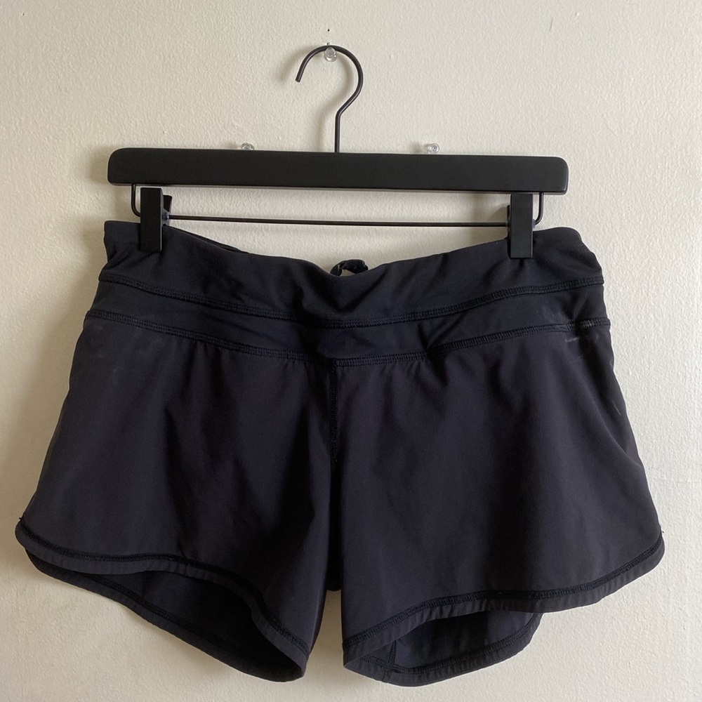 BLACK LULU-LEMON SHORTS